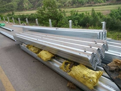 宜宾喷塑波形护栏热镀锌波形护栏GR-B-4E生产厂家